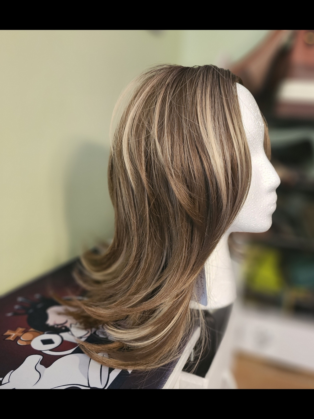 Martini Wigs, Sample Wig, Natural Layered, Blonde/ Light Brown NEW  Standard Cap
